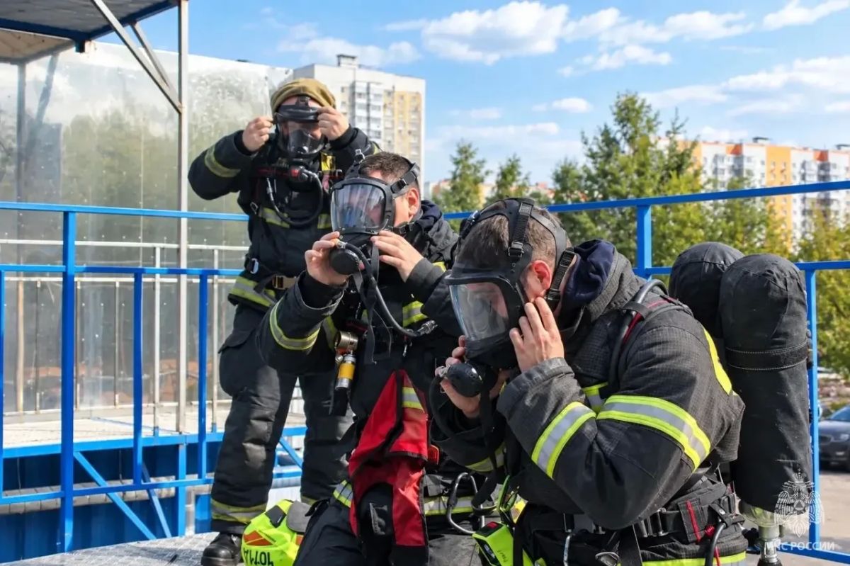 Полоса препятствий: пожарные проверили себя на прочность Полоса препятствий: пожарные проверили себя на прочность