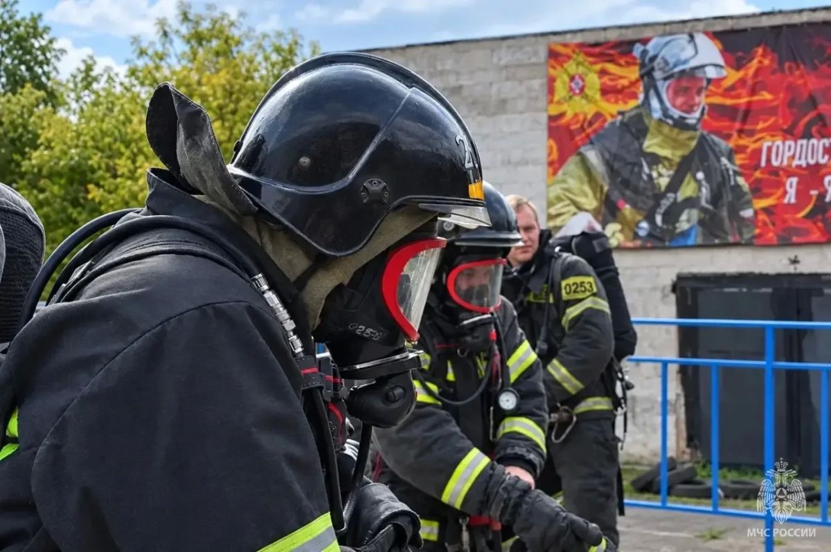 Полоса препятствий: пожарные проверили себя на прочность Полоса препятствий: пожарные проверили себя на прочность