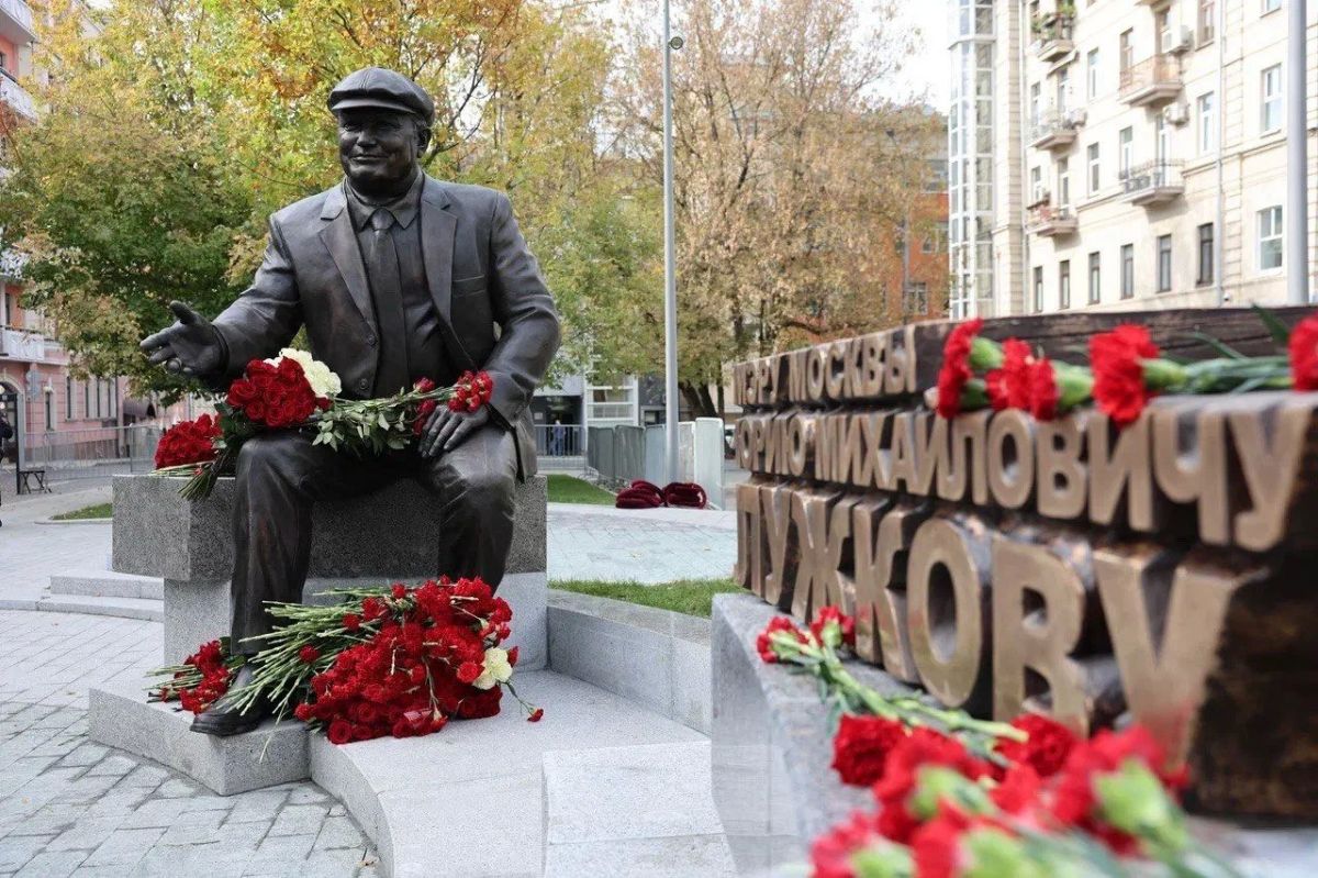 Алексей Шапошников: Сегодня на Сретенке открыли памятник Юрию Михайловичу Лужкову – рядом с Академией управления, которая носит его имя Алексей Шапошников: Сегодня на Сретенке открыли памятник Юрию Михайловичу Лужкову – рядом с Академией управления, которая носит его имя