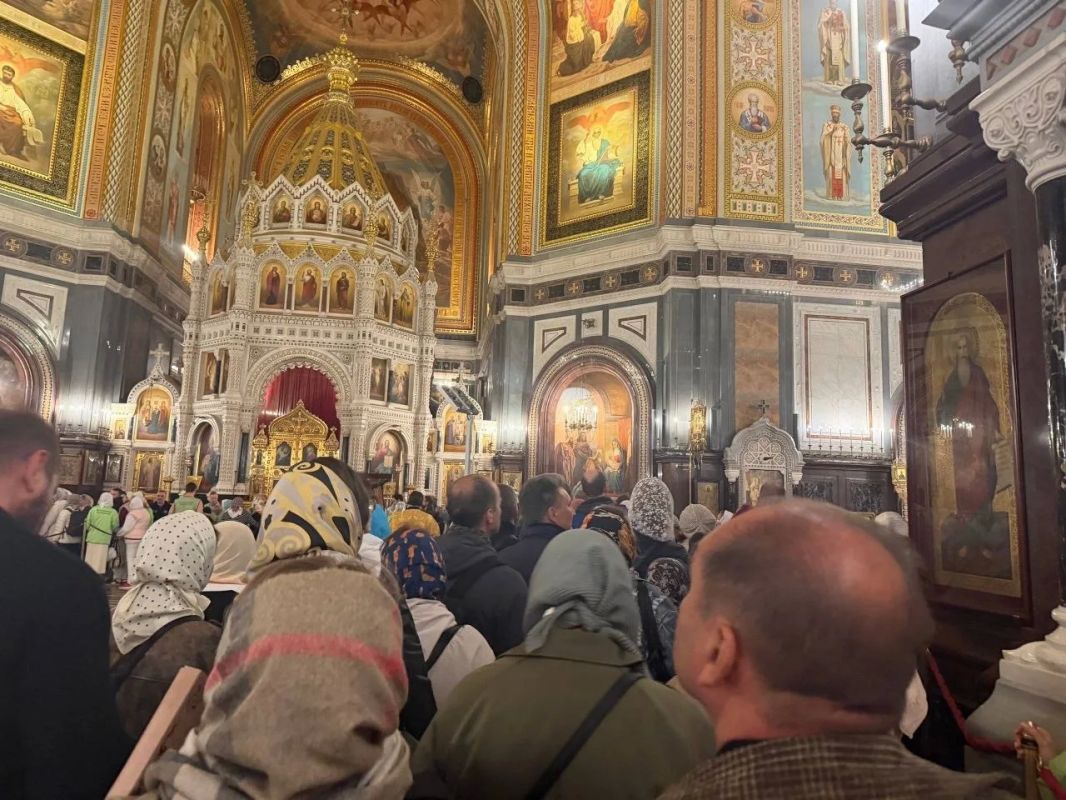 Сотрудники ГВСУ СК России и члены их семей приняли участие в торжественных проводах мощей святителя Спиридона Тримифунтского Сотрудники ГВСУ СК России и члены их семей приняли участие в торжественных проводах мощей святителя Спиридона Тримифунтского
