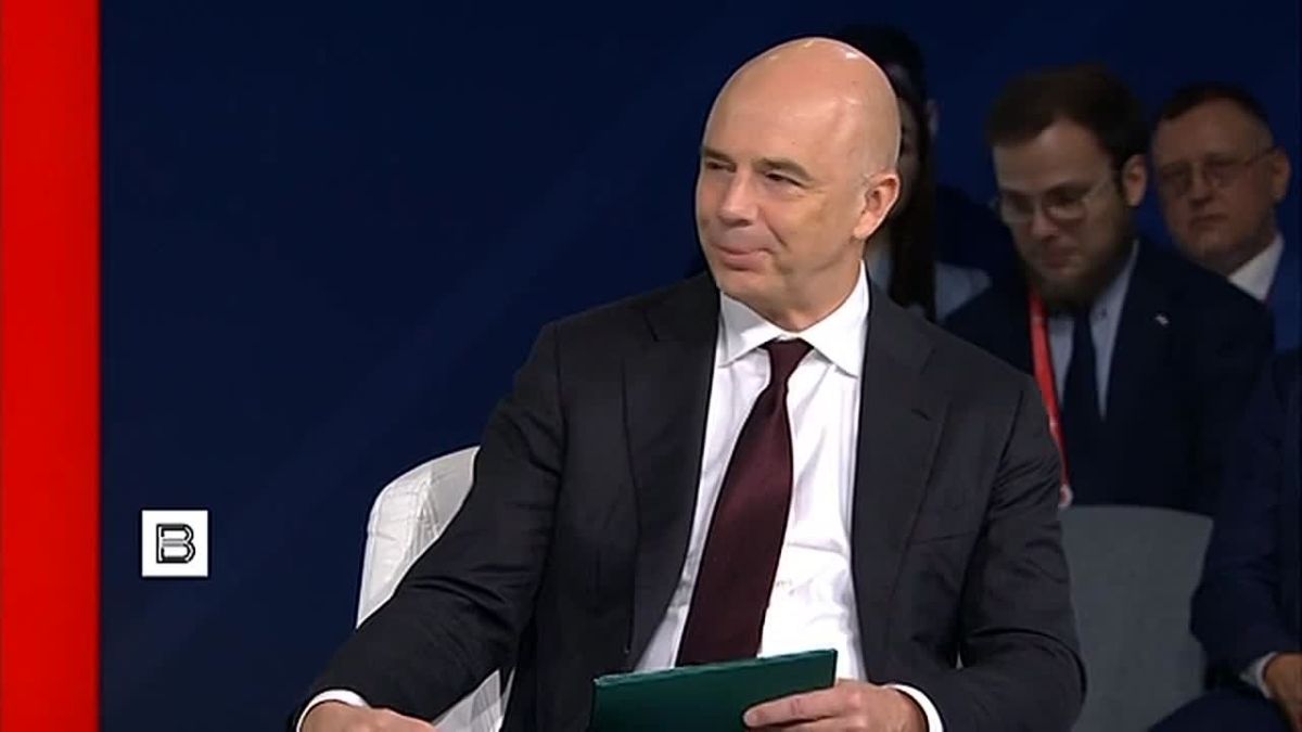 "Каждый год переносить столицу нашей родины в разные регионы, и, глядишь, все счастливо заживут": Сергей Собянин пошутил, отвечая на вопрос, как сделать так, чтобы регионы России процветали так же, как и Москва