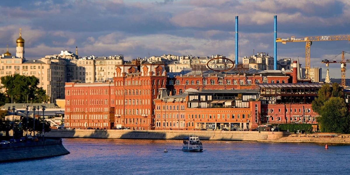 «Мосбилет» предлагает отправиться на экскурсию по арт-кластеру «Красный Октябрь» и попробовать себя в роли шоколатье