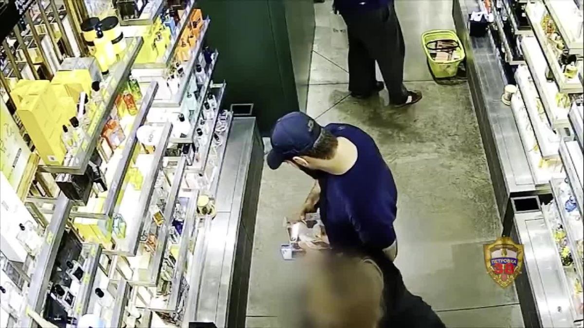 Аромат на 60 тысяч: полицейские столицы задержали подозреваемого в попытке кражи парфюма