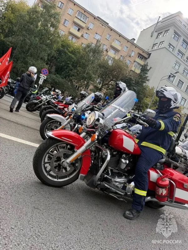 В Москве прошёл мотопарад в честь закрытия мотосезона-2026 В Москве прошёл мотопарад в честь закрытия мотосезона-2026