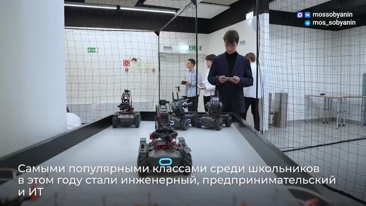 Более 50% старшеклассников Москвы учатся в предпрофессиональных классах, сообщил мэр столицы Сергей Собянин