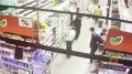 На юге Москвы сотрудники полиции задержали двоих молодых людей, которые пытались украсть товары из магазина