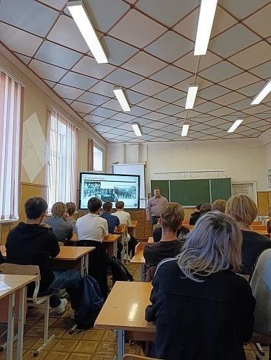 Эдуард Басурин: Волгоградские активисты Межрегионального общественного патриотического движения «ВЕЧНО ЖИВЫЕ» (председатель МОПД «ВЕЧНО ЖИВЫЕ» Фёдор Туркин) провели урок истории для старшеклассников Эдуард Басурин: Волгоградские активисты Межрегионального общественного патриотического движения «ВЕЧНО ЖИВЫЕ» (председатель МОПД «ВЕЧНО ЖИВЫЕ» Фёдор Туркин) провели урок истории для старшеклассников