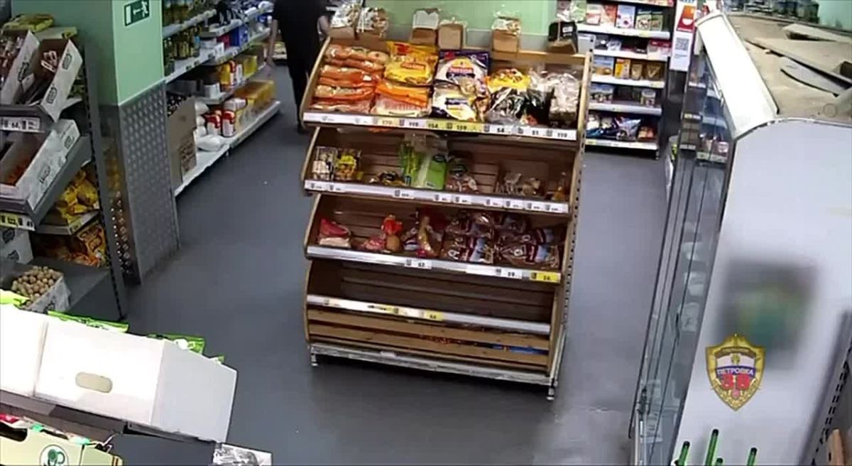 Москвич перед увольнением сделал дубликат ключей от магазина на Семёновской, а спустя время ночью вернулся, успел возмутиться беспорядку и уверенно забрал из кассы 170 тысяч рублей