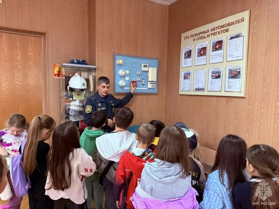 Школьники побывали в гостях у пожарных Школьники побывали в гостях у пожарных