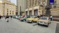 Ежегодный пробег ретро-автомобилей стартовал у высотки МИД РФ, передает корреспондент ТАСС