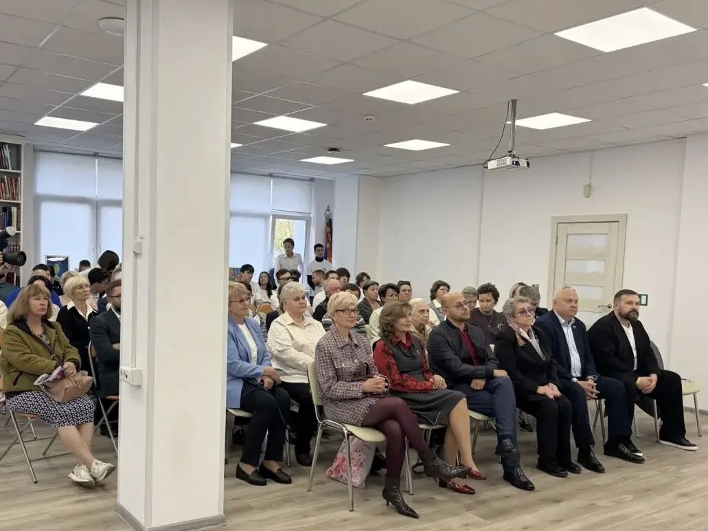 Евгений Попов: Прекрасная встреча с теми, кто более чем полгода, а кто-то и последние пять лет, помогал работать в 196 избирательном округе Москвы Евгений Попов: Прекрасная встреча с теми, кто более чем полгода, а кто-то и последние пять лет, помогал работать в 196 избирательном округе Москвы