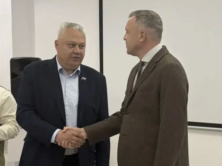 Евгений Попов: Прекрасная встреча с теми, кто более чем полгода, а кто-то и последние пять лет, помогал работать в 196 избирательном округе Москвы Евгений Попов: Прекрасная встреча с теми, кто более чем полгода, а кто-то и последние пять лет, помогал работать в 196 избирательном округе Москвы