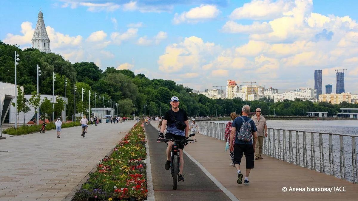 Переменную облачность без осадков и до +16 градусов прогнозируют в Москве сегодня
