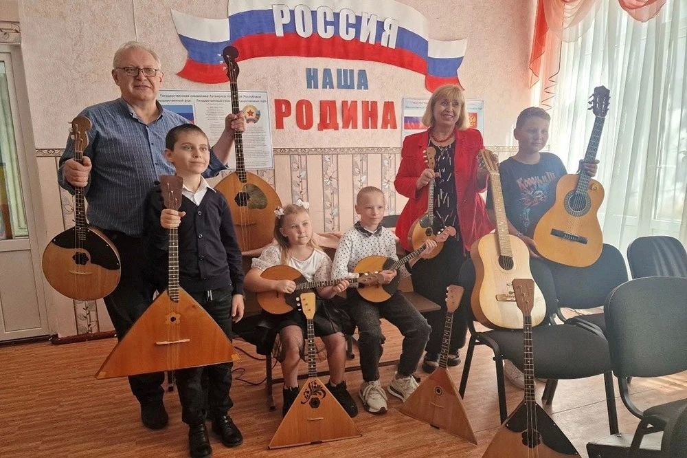Командир ноты. Зачем москвичка возит в прифронтовую зону балалайки и скрипки Командир ноты. Зачем москвичка возит в прифронтовую зону балалайки и скрипки