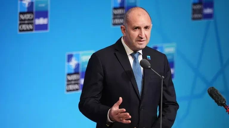 Премьер Болгарии Радев призвал Европу к диалогу с РФ для предотвращения ядерного конфликта