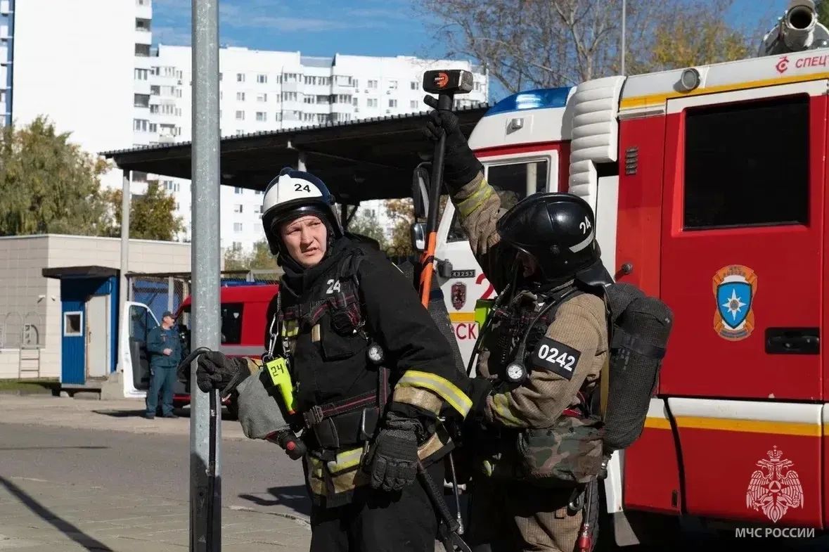 #БудниМЧС. В Южном административном округе прошли пожарно-тактические учения на территории ФГБУ «Национальный медицинский исследовательский центр онкологии им. Н.Н. Блохина». По замыслу учений, из-за неосторожного обращения... #БудниМЧС. В Южном административном округе прошли пожарно-тактические учения на территории ФГБУ «Национальный медицинский исследовательский центр онкологии им. Н.Н. Блохина». По замыслу учений, из-за неосторожного обращения...