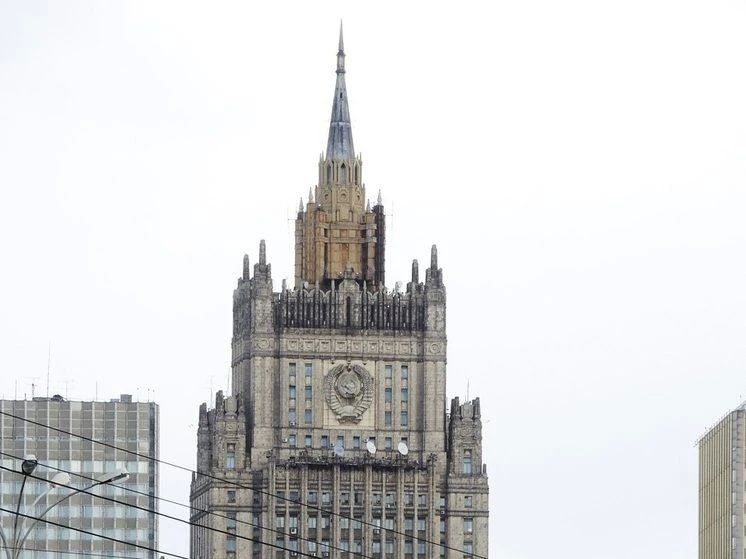 Группу сотрудников дипмиссий Венгрии обязали покинуть Россию