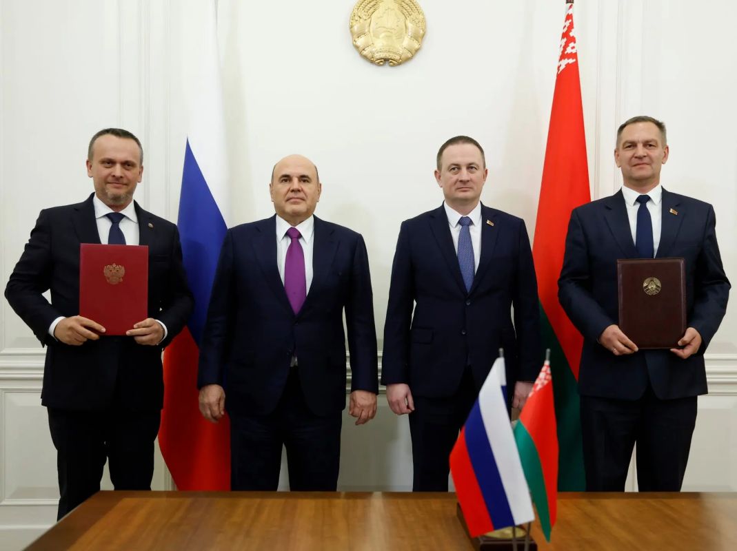 ВСМ свяжет Москву и Минск. Меморандум об этом подписали на полях заседания Совета Министров Союзного государства, которое проходит в Минске под председательством главы Правительства РФ Михаила Мишустина