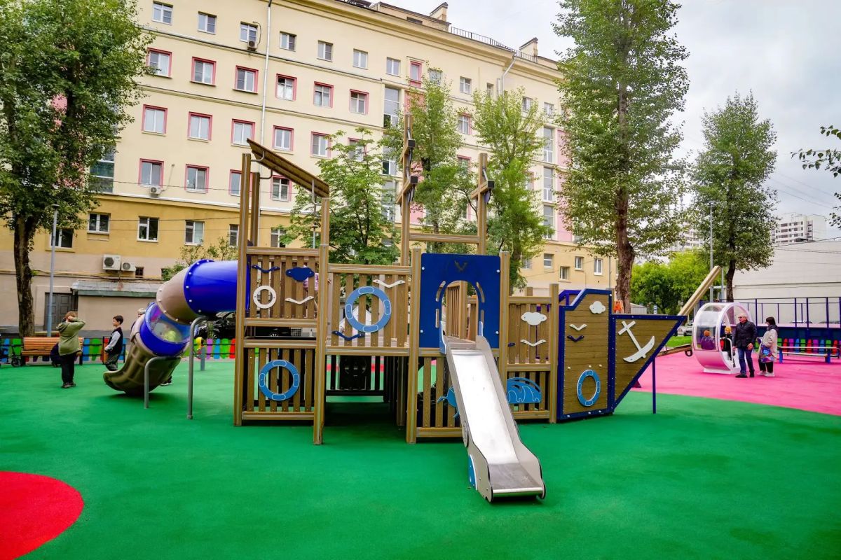 Оборудовали игровые площадки в морском стиле