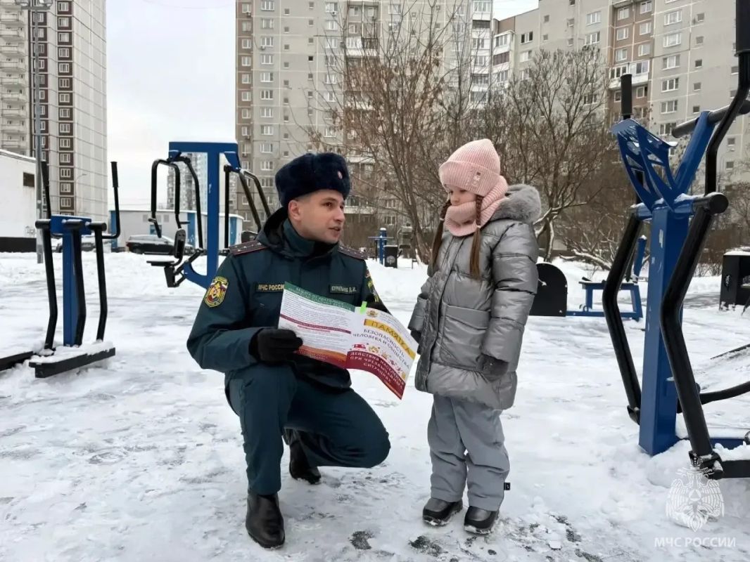 #ЛицаМЧС. Денис Курильчик – главный специалист 2 ТОНПР по ЮВАО УНПР ГУ МЧС России по г. Москве. Денис с детства мечтал связать свою жизнь с системой МЧС России #ЛицаМЧС. Денис Курильчик – главный специалист 2 ТОНПР по ЮВАО УНПР ГУ МЧС России по г. Москве. Денис с детства мечтал связать свою жизнь с системой МЧС России