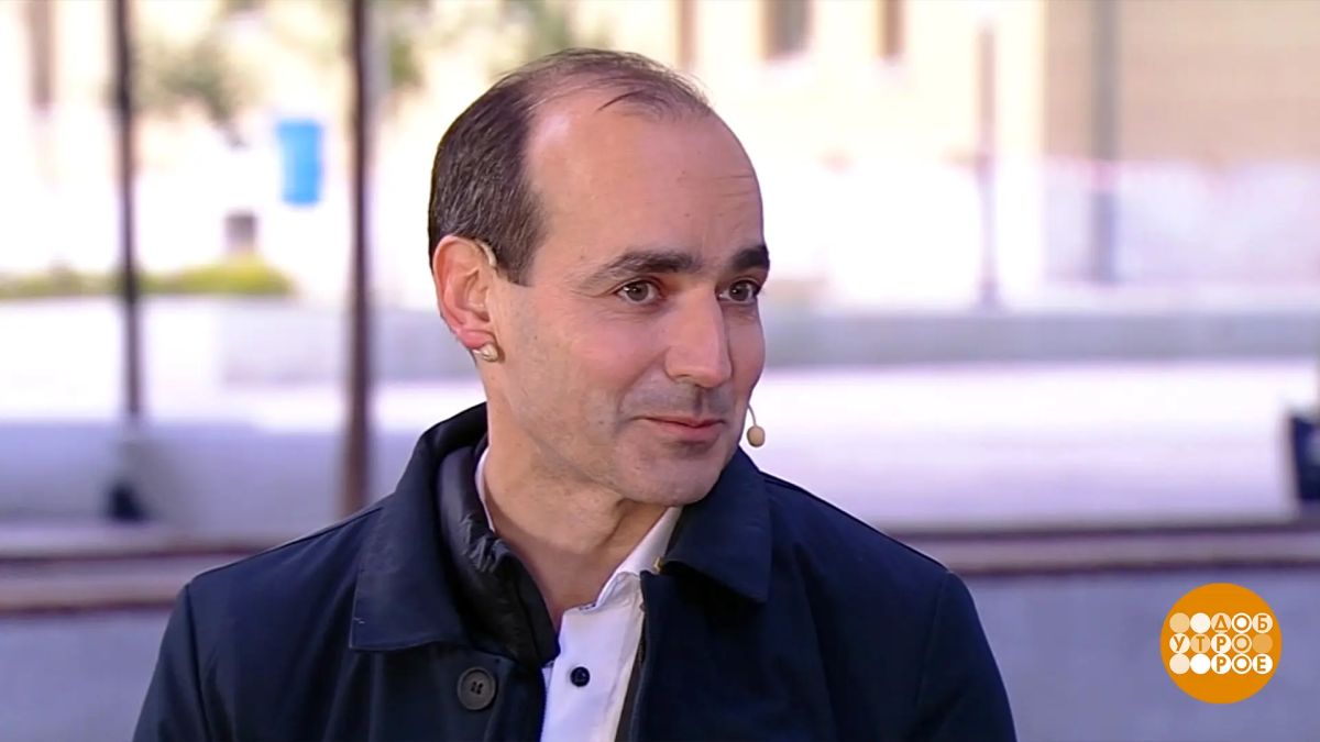 Северный ветер принес в столичный регион антициклон, от которого и похолодало, сообщил в эфире программы «Доброе утро» на Пером канале директор Гидрометцентра России Юрий Симонов