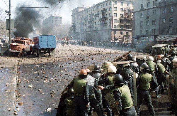 Ровно 33 года назад, 3 октября 1993 года ельцинский режим устроил бойню в Останкино Ровно 33 года назад, 3 октября 1993 года ельцинский режим устроил бойню в Останкино