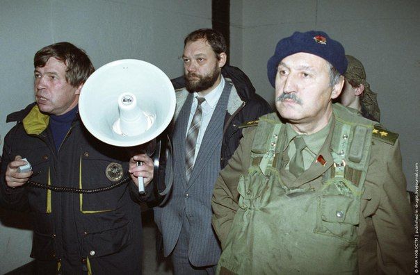 Ровно 33 года назад, 3 октября 1993 года ельцинский режим устроил бойню в Останкино Ровно 33 года назад, 3 октября 1993 года ельцинский режим устроил бойню в Останкино