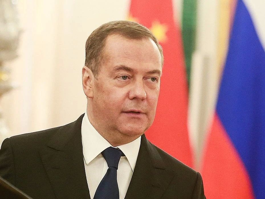 «Киев используют как таран»: Медведев назвал условие урегулирования на Украине