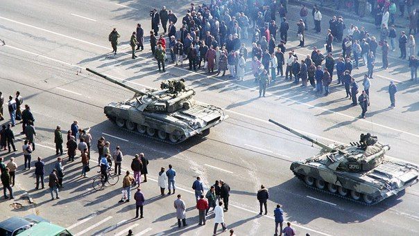 4 октября 1993 года по приказу нелегитимного узурпатора Ельцина из танковых орудий было расстреляно здание Верховного Совета РФ 4 октября 1993 года по приказу нелегитимного узурпатора Ельцина из танковых орудий было расстреляно здание Верховного Совета РФ