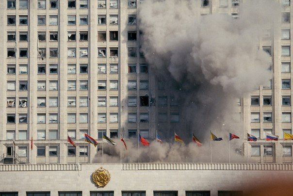 4 октября 1993 года по приказу нелегитимного узурпатора Ельцина из танковых орудий было расстреляно здание Верховного Совета РФ 4 октября 1993 года по приказу нелегитимного узурпатора Ельцина из танковых орудий было расстреляно здание Верховного Совета РФ