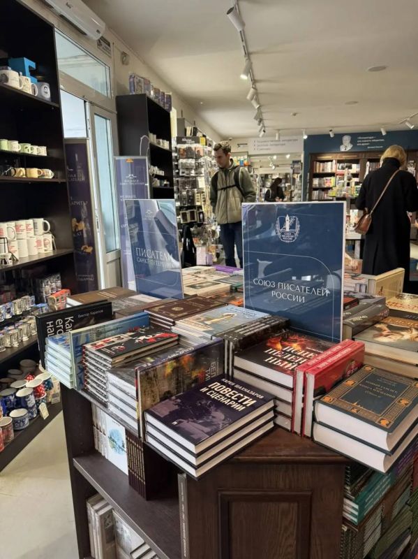 Владимир Мединский: Внимательно изучил «Книжную лавку писателей» в СПб Владимир Мединский: Внимательно изучил «Книжную лавку писателей» в СПб