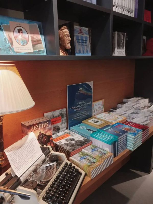 Владимир Мединский: Внимательно изучил «Книжную лавку писателей» в СПб Владимир Мединский: Внимательно изучил «Книжную лавку писателей» в СПб