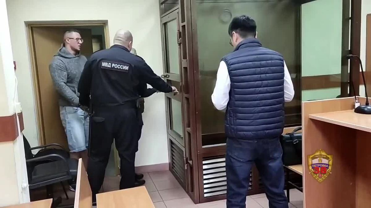19 миллионов за доверчивость: полицейские столицы задержали курьершу телефонных мошенников