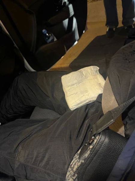 На востоке столицы сотрудники Госавтоинспекции изъяли у пассажира такси свыше 480 граммов гашиша На востоке столицы сотрудники Госавтоинспекции изъяли у пассажира такси свыше 480 граммов гашиша