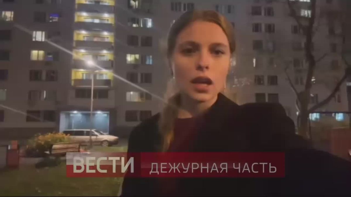 С подробностями о нападении подростка с ножом на прибывшую бригаду скорой помощи в Москве с места событий корреспондент Дежурной части Алина Дурнева