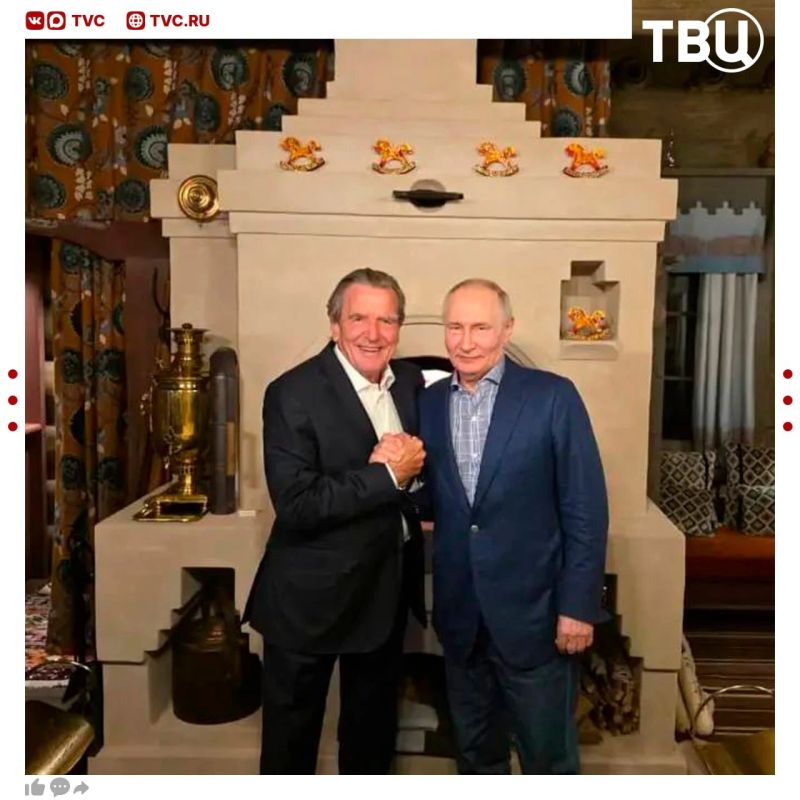 Владимир Путин в свой день рождения встретился с прибывшим в РФ Герхардом Шрёдером, сообщили в Кремле