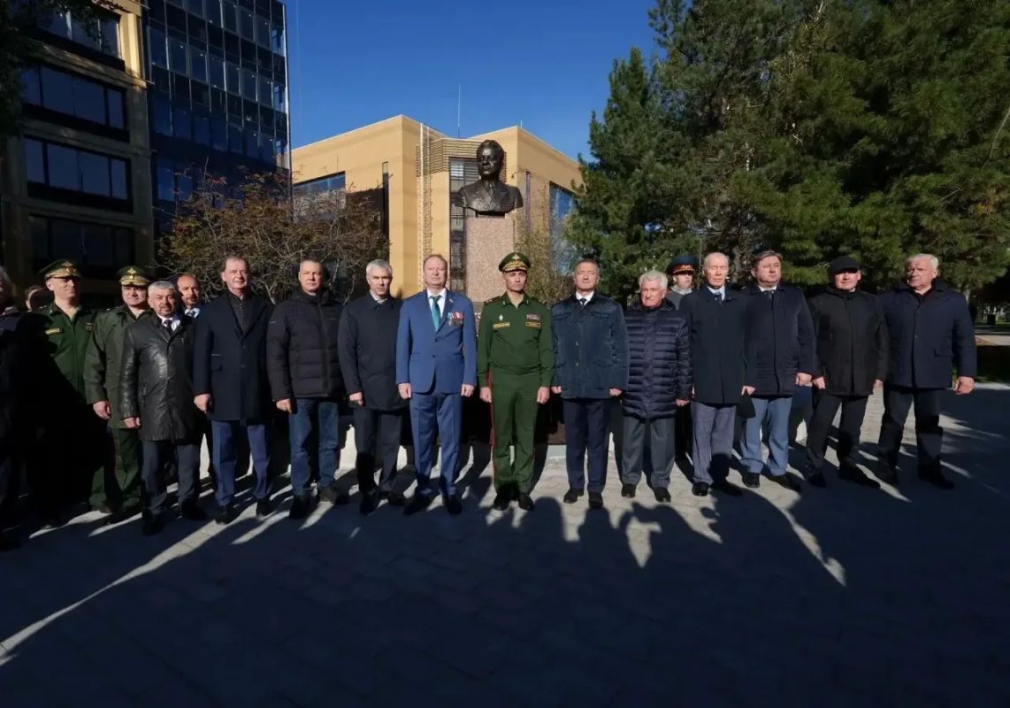В Екатеринбурге открыли бюст генерал-лейтенанту Ивану Устинову