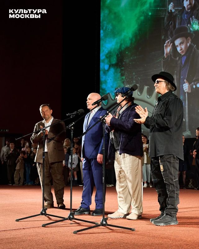Сегодня в «Каро Октябрь» прошла премьера фильма «Сказка о потерянном времени» — современной экранизации произведения Евгения Шварца от Киностудии Горького