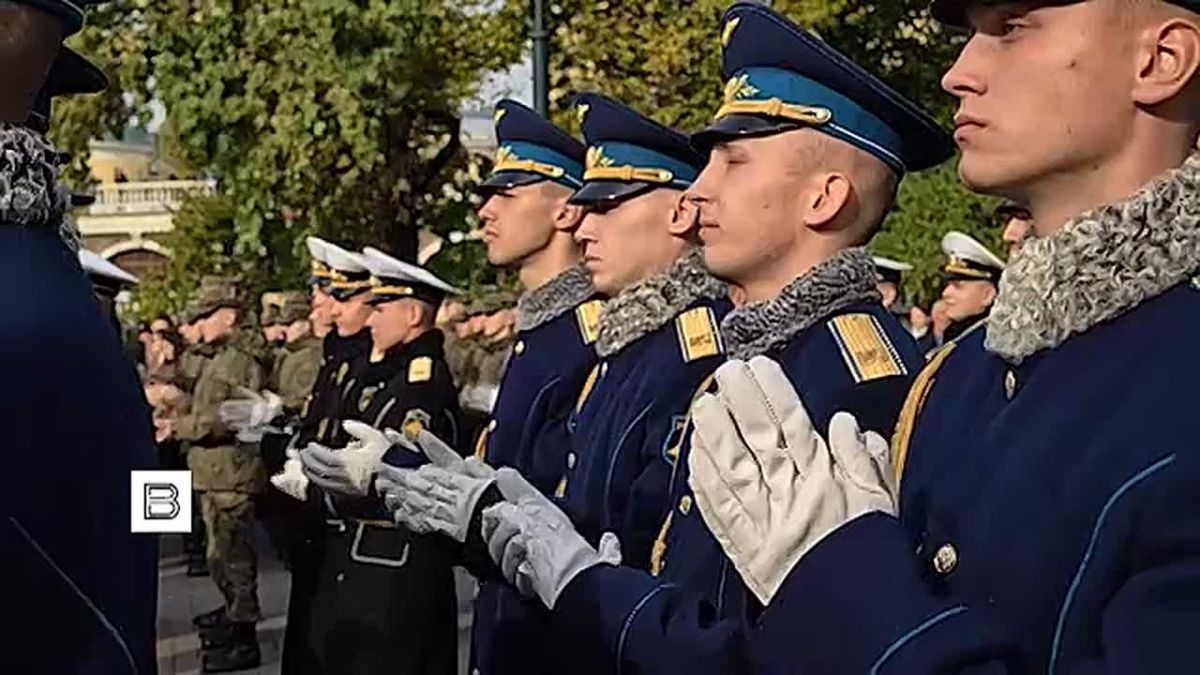 В Москве прошла церемония увольнения в запас военнослужащих комендантского Преображенского полка