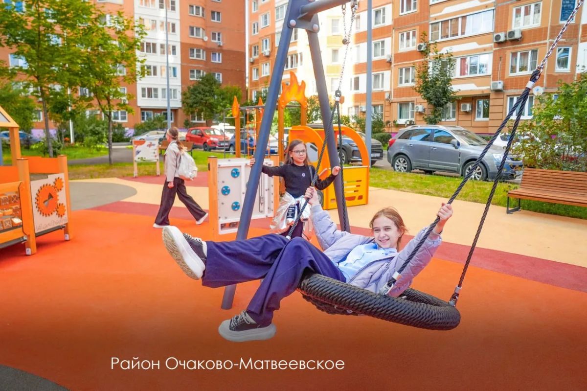 В Москве обновляют детские площадки и создают новые пространства, где обычная прогулка превращается в увлекательное приключение В Москве обновляют детские площадки и создают новые пространства, где обычная прогулка превращается в увлекательное приключение