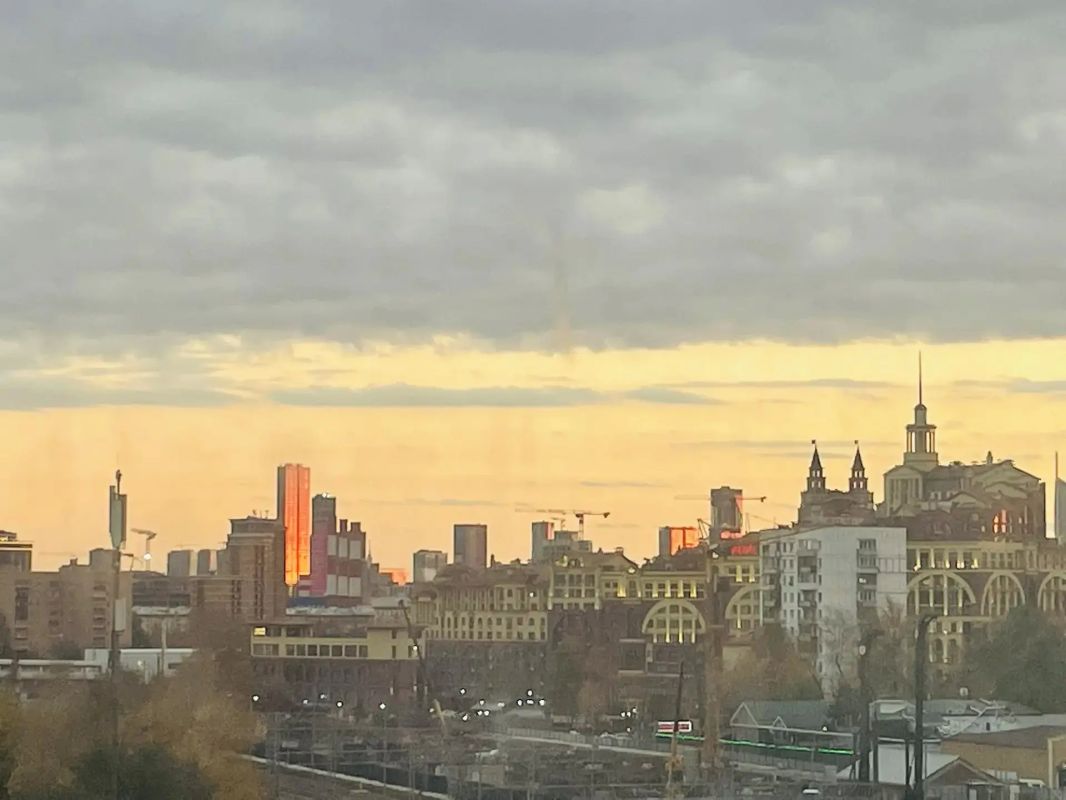 Москва снова радует невероятно красивыми закатами Москва снова радует невероятно красивыми закатами