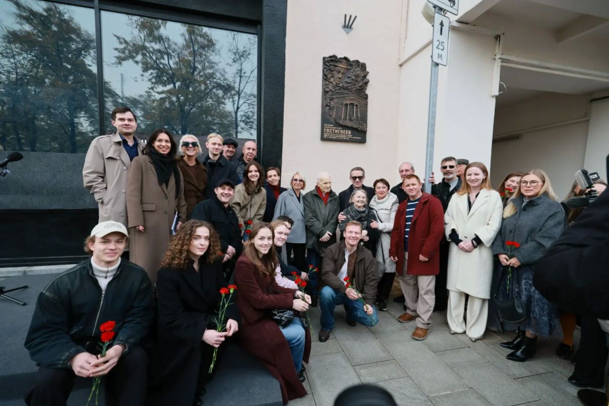 К 100-летию со дня рождения Евгения Евстигнеева: началась серия мероприятий, посвященных памяти выдающегося артиста театра и кино К 100-летию со дня рождения Евгения Евстигнеева: началась серия мероприятий, посвященных памяти выдающегося артиста театра и кино