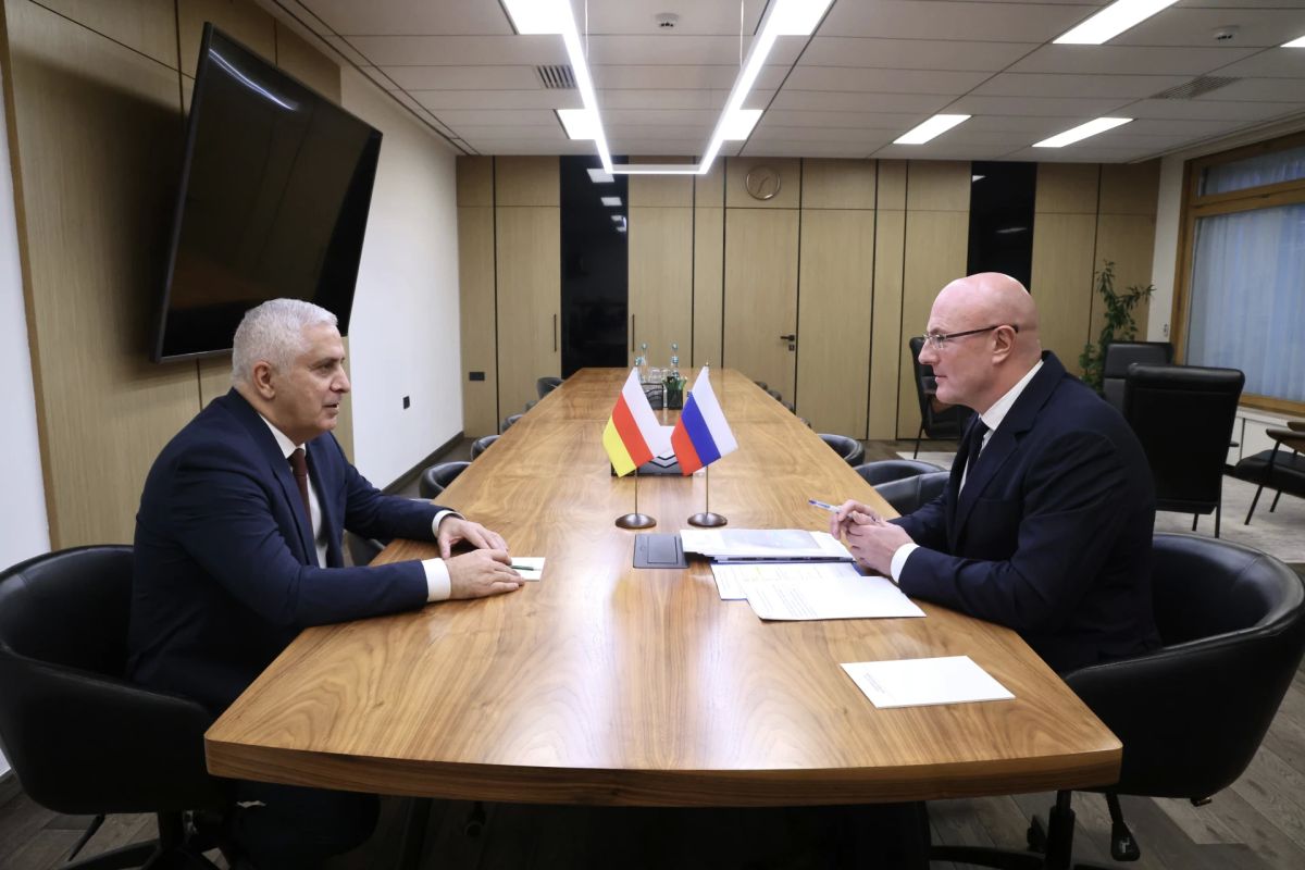 Дмитрий Чернышенко и Марат Камболов определили курс на развитие туризма, спорта и образования в Южной Осетии
