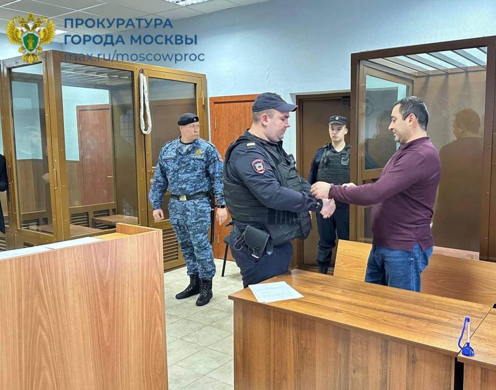 К трем годам колонии приговорил суд водителя самосвала Арама Никогосяна, сбившего пиар-директора журнала "Москвичка" Екатерину Чаковскую