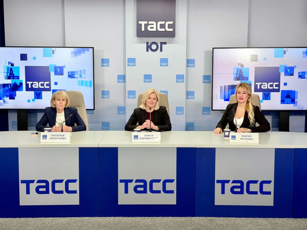 #Прямосейчас в РИЦ «ТАСС Юг» (г. Ростов-на-Дону) в формате телемоста Ростов – Москва проходит пресс-конференция, посвященная реализации федерального проекта "Финансовая грамотность" в Ростовской области
