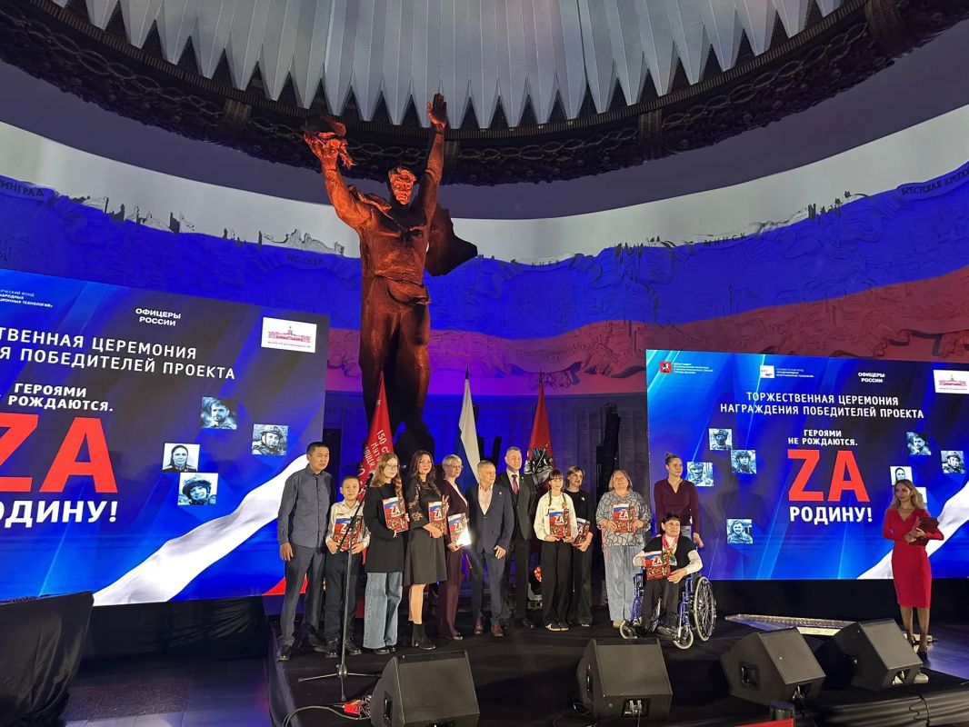 Заслуженные награды вручают авторам рассказов, вошедших в VIII сборник «Героями не рождаются Заслуженные награды вручают авторам рассказов, вошедших в VIII сборник «Героями не рождаются