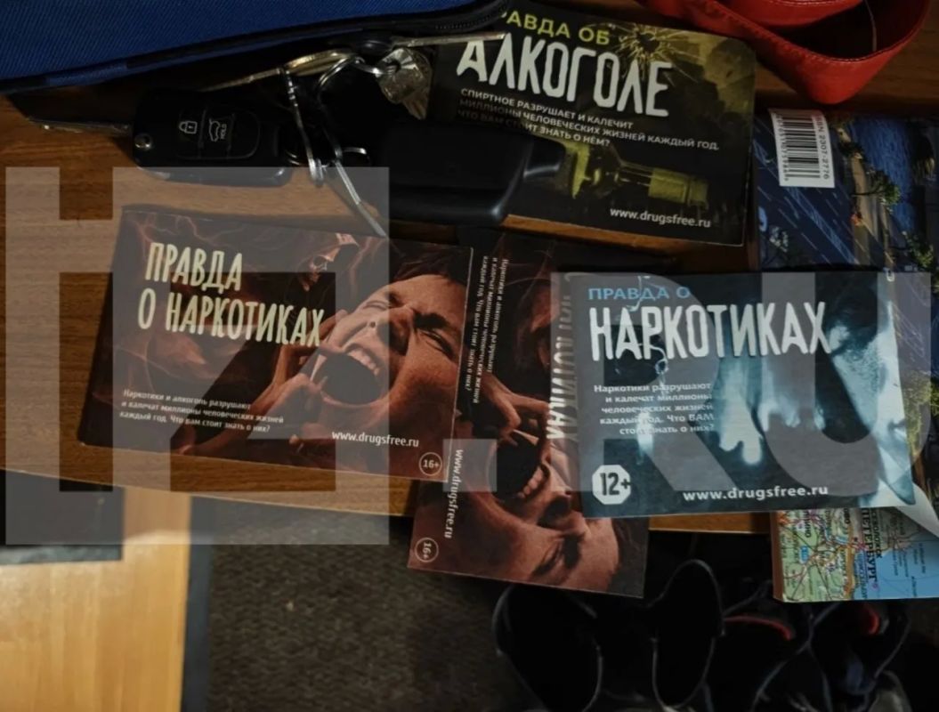 "Очистить Россию" с помощью брошюр с закодированным посланием и "включить кнопку помощи у россиян" хотели адепты саентологов*, работавшие в РФ под прикрытием фонда "Защитим детей от алкоголя и наркотиков" "Очистить Россию" с помощью брошюр с закодированным посланием и "включить кнопку помощи у россиян" хотели адепты саентологов*, работавшие в РФ под прикрытием фонда "Защитим детей от алкоголя и наркотиков"