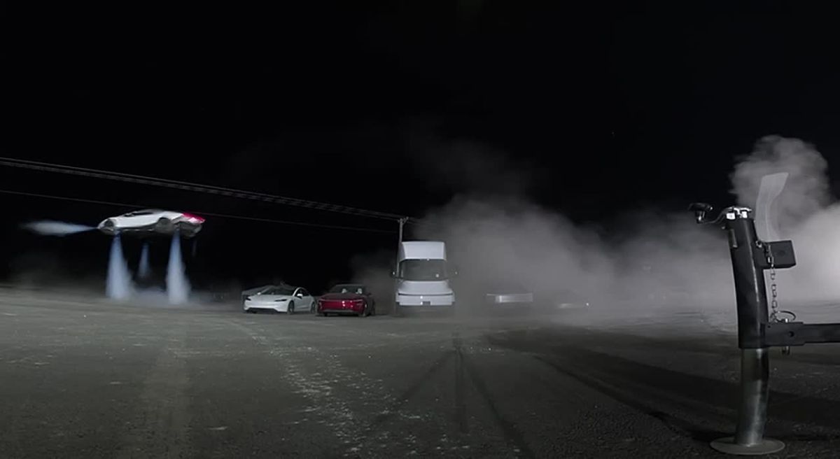 Маск готовит летающую Tesla с ракетными ускорителями, которая сможет перепрыгивать автомобили и крутить сальто в воздухе