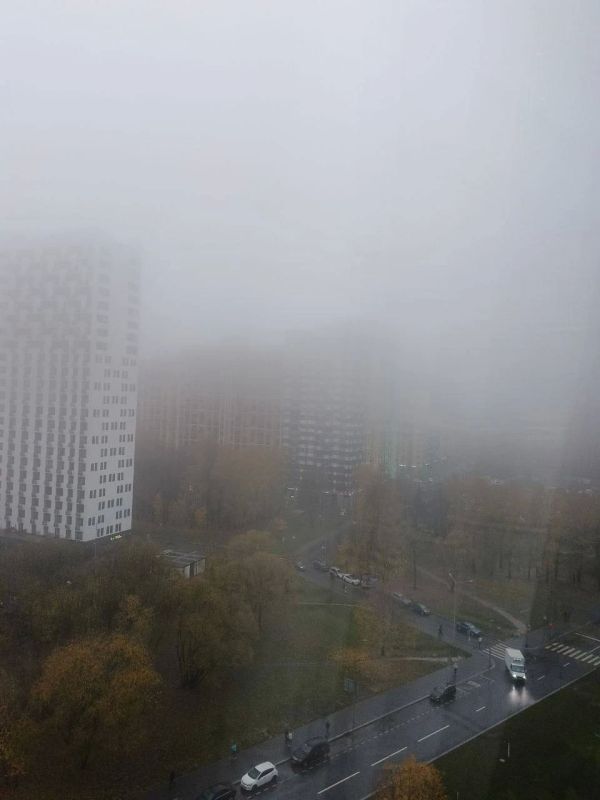 Москву утром накрыл густой туман, объявлен «желтый» уровень погодной опасности Москву утром накрыл густой туман, объявлен «желтый» уровень погодной опасности