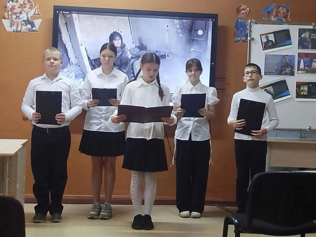 В школе №8 прошло памятное мероприятие, посвящённое Арсению Павлову, известному под позывным «Моторола» В школе №8 прошло памятное мероприятие, посвящённое Арсению Павлову, известному под позывным «Моторола»